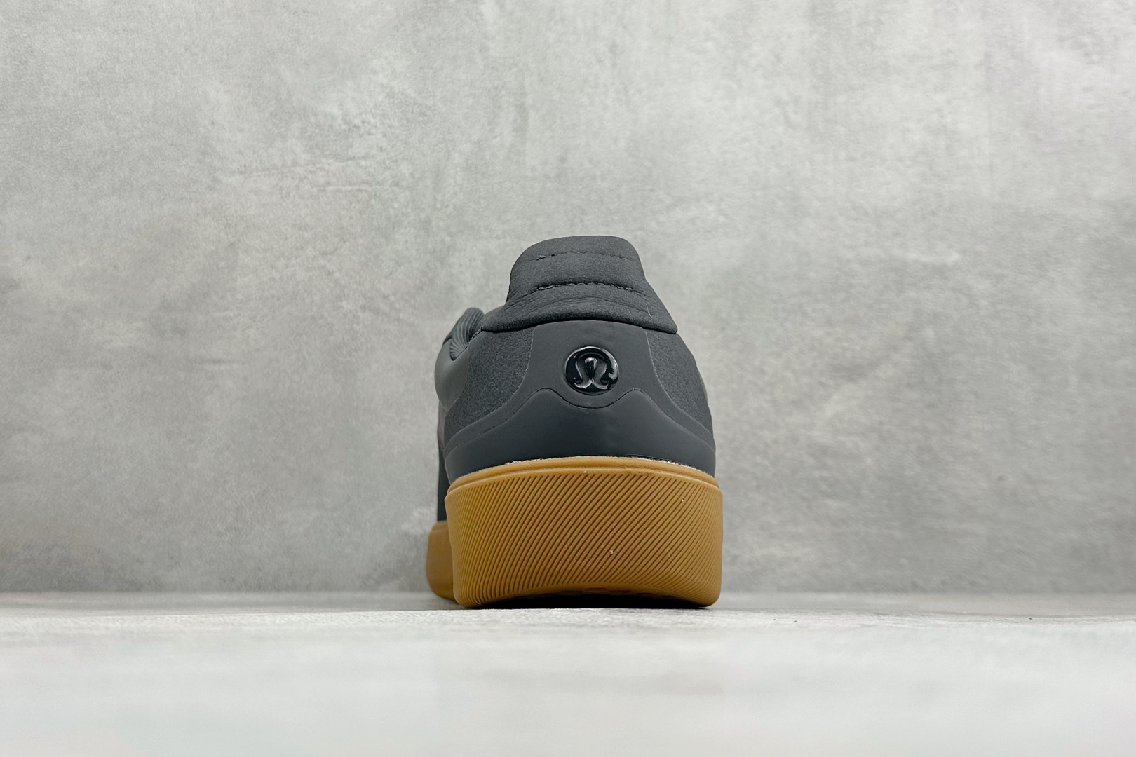 C版lululemon露露乐蒙 Cityverse 简约百搭 减震耐磨低帮板鞋将运动科技融入了德训鞋的外