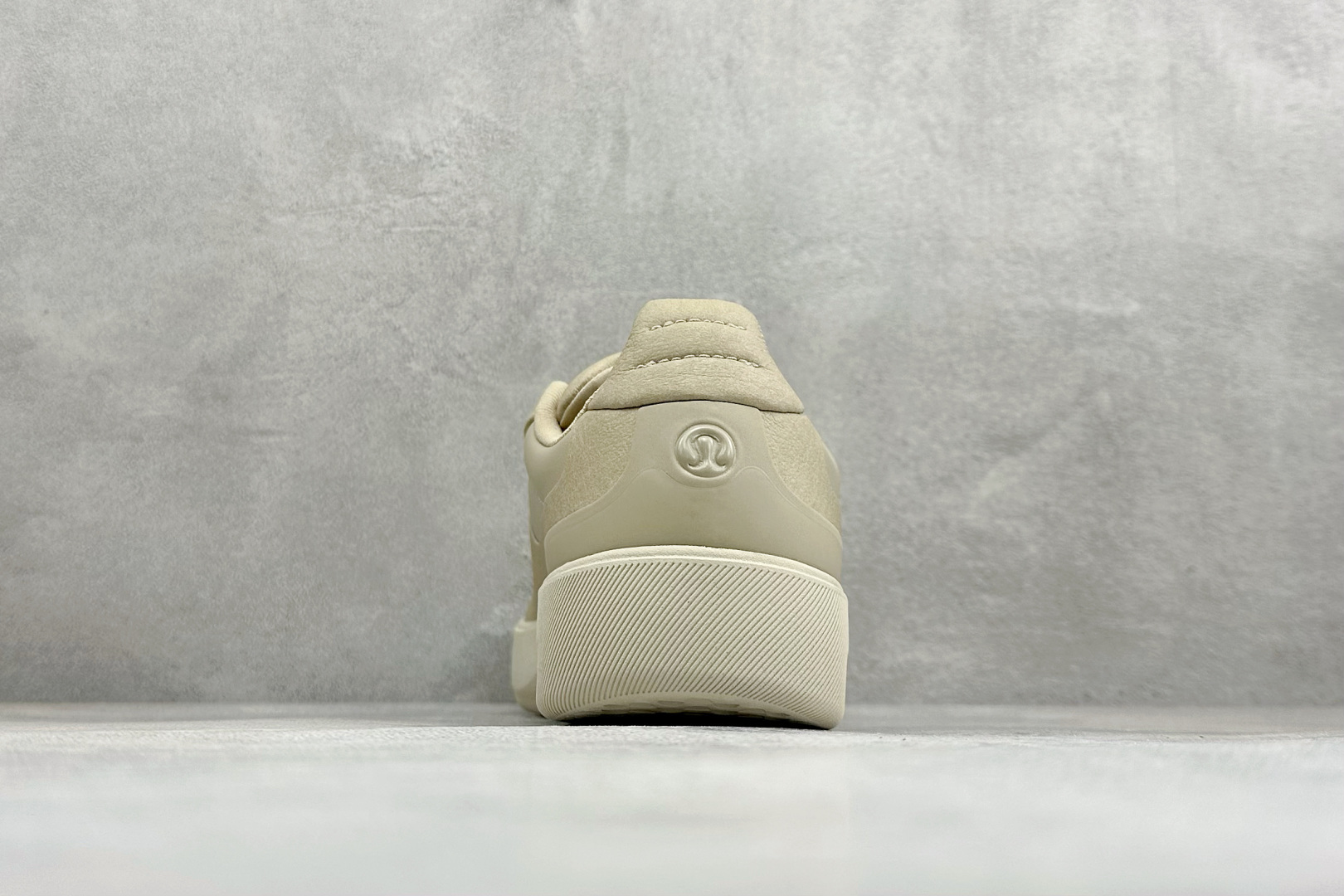 C版lululemon露露乐蒙 Cityverse 简约百搭 减震耐磨低帮板鞋将运动科技融入了德训鞋的外