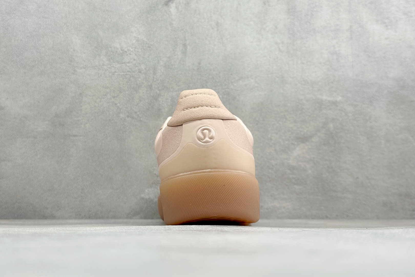 C版lululemon露露乐蒙 Cityverse 简约百搭 减震耐磨低帮板鞋将运动科技融入了德训鞋的外