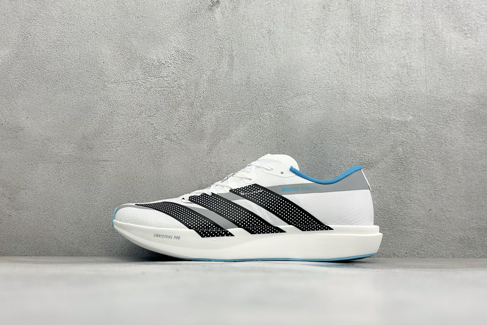 Adidas Adizero Adios 10 阿迪达斯 马拉松飞线贾卡轻质透气休闲运动跑步鞋采用双层透