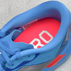 RS版Adidas Adizero Evo SL 阿迪超轻透气缓震跑鞋整体外观造型与adiZero Ad RS版Adidas Adizero Evo SL 阿迪超轻透气缓震跑鞋整体外观造型与adiZero Ad