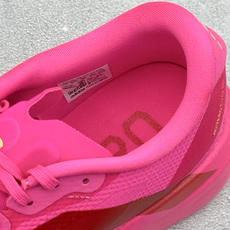 RS版Adidas Adizero Evo SL 阿迪超轻透气缓震跑鞋整体外观造型与adiZero Ad RS版Adidas Adizero Evo SL 阿迪超轻透气缓震跑鞋整体外观造型与adiZero Ad