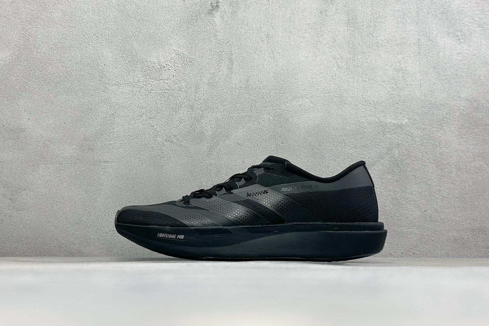 NO:930583,Local store private Adidas Adizero Adios 10 Marathon Flywire Jacquard lightweight breathable casual sports running shoes Made of double-layer breathable mesh Flywire dynamic flywire binding upper material Built-in Zoom small air cushion device Item number: KI7987 Size: 36-45 Code 31, adidas, dior19860909本地 放店私 Adidas Adizero Adios 10 马拉松飞线贾卡轻质透气休闲运动跑步鞋 采用双层透气网纱 Flywire动态飞线绑缚鞋面材质 内置Zoom小气垫装置 货号: KI7987 尺码: 36-45 编码31,,adidas,dior,Men's shoes