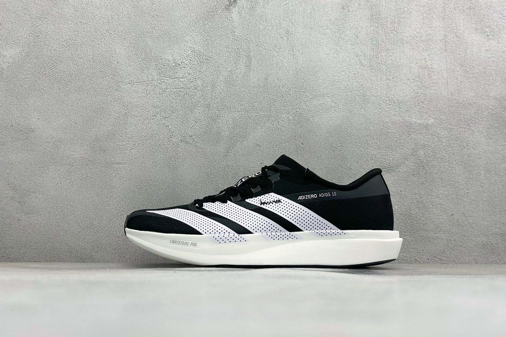 NO:930593,Local store private Adidas Adizero Adios 10 Marathon Flywire Jacquard lightweight breathable casual sports running shoes Made of double-layer breathable mesh Flywire dynamic flywire binding upper material Built-in Zoom small air cushion device Item number: KI8795 Size: 36-45 Code 31, adidas, dior19860909本地 放店私 Adidas Adizero Adios 10 马拉松飞线贾卡轻质透气休闲运动跑步鞋 采用双层透气网纱 Flywire动态飞线绑缚鞋面材质 内置Zoom小气垫装置 货号: KI8795 尺码: 36-45 编码31,,adidas,dior,Men's shoes
