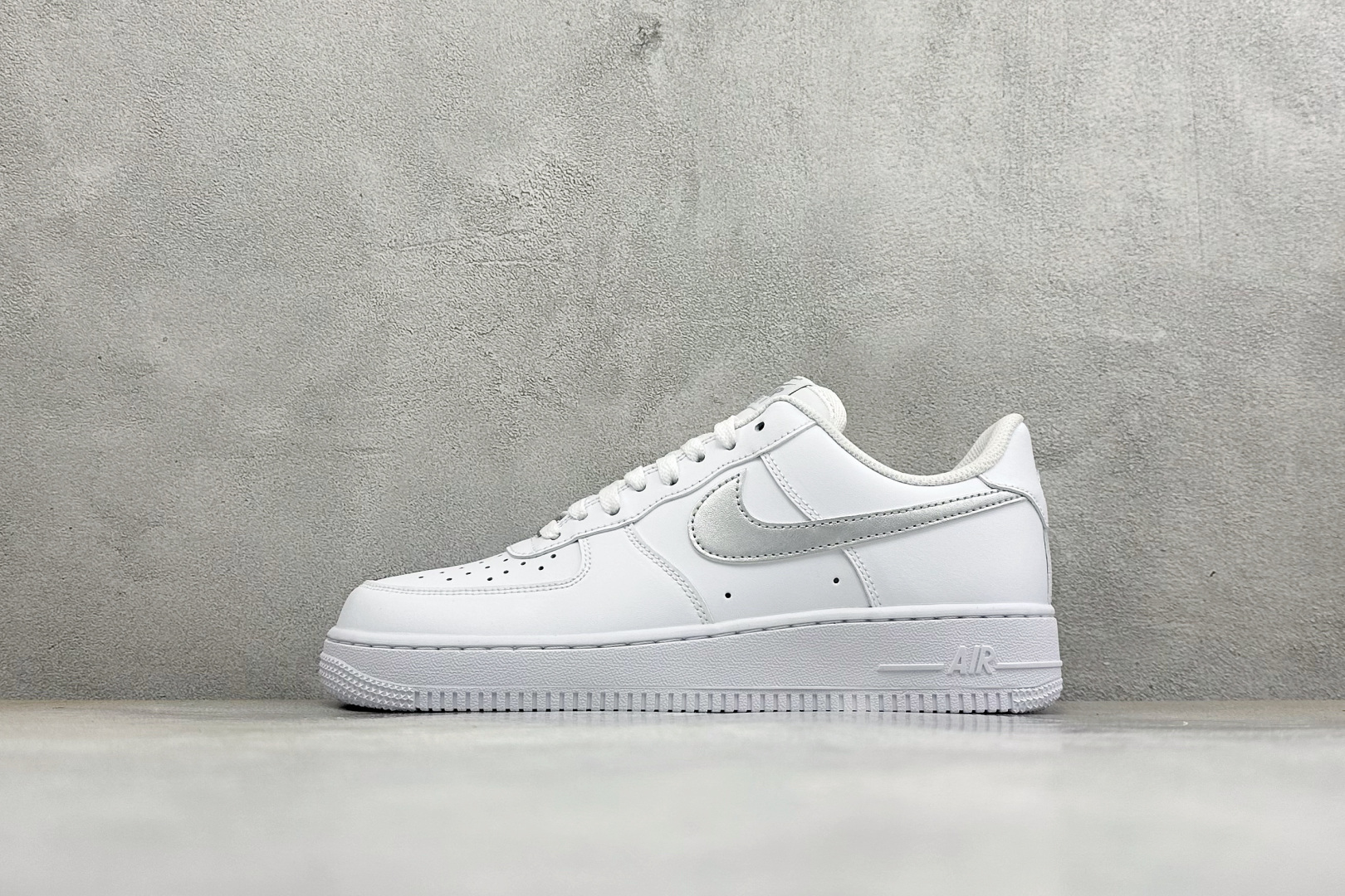 Nike Air Force 1'07 Low 空军一号低帮休闲板鞋 #原楦原纸板 纯正空军版型 内置全掌气垫 货号：F