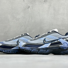 NIKE INITIATOR创始者系列复古休闲运动舒适跑鞋 采用透气网眼鞋面和支撑覆盖层,自然运动设计的Phlyon中底 NIKE INITIATOR创始者系列复古休闲运动舒适跑鞋 采用透气网眼鞋面和支撑覆盖层,自然运动设计的Phlyon中底