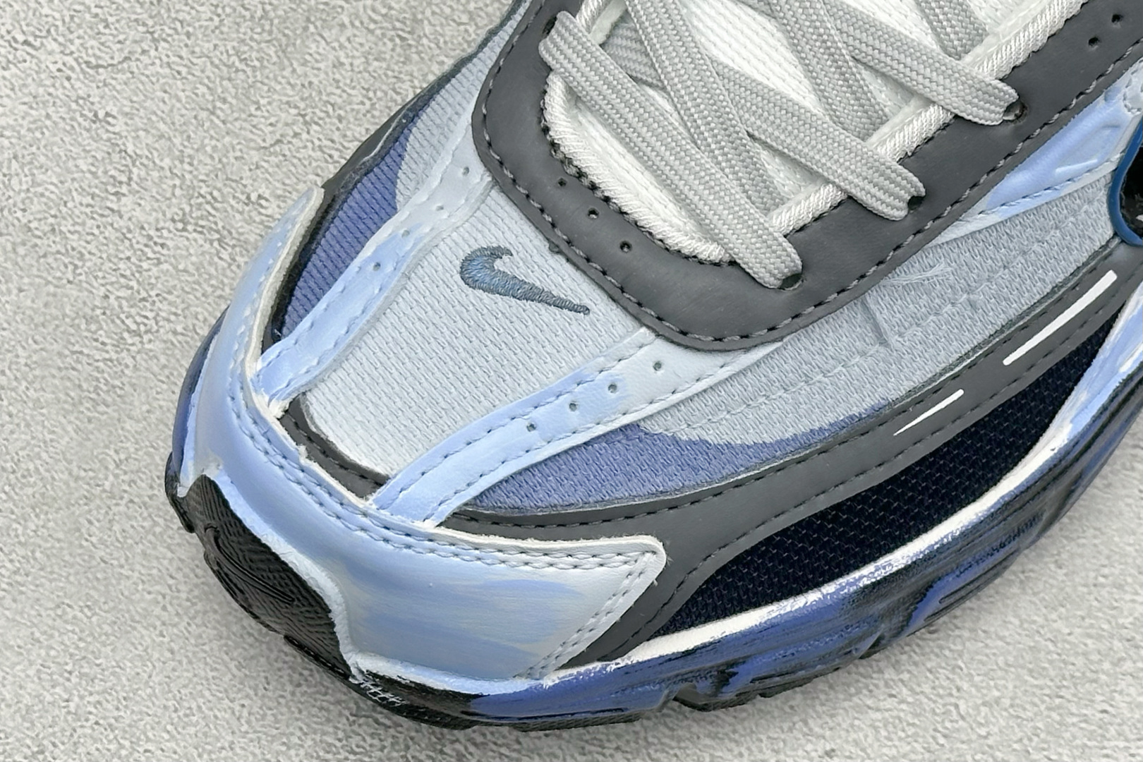 NIKE INITIATOR创始者系列复古休闲运动舒适跑鞋 采用透气网眼鞋面和支撑覆盖层,自然运动设计的Phlyon中底 NIKE INITIATOR创始者系列复古休闲运动舒适跑鞋 采用透气网眼鞋面和支撑覆盖层,自然运动设计的Phlyon中底