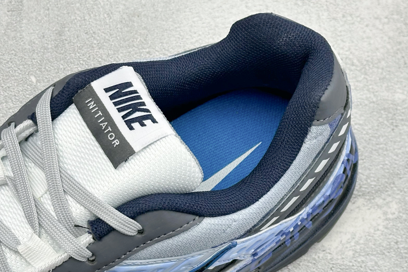 NIKE INITIATOR创始者系列复古休闲运动舒适跑鞋 采用透气网眼鞋面和支撑覆盖层,自然运动设计的Phlyon中底 NIKE INITIATOR创始者系列复古休闲运动舒适跑鞋 采用透气网眼鞋面和支撑覆盖层,自然运动设计的Phlyon中底