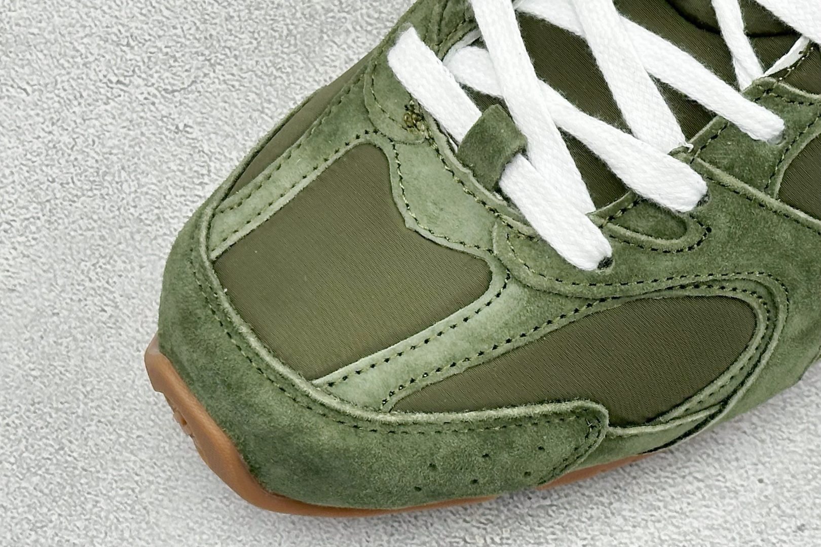 J版 Miu Miu x New Balance联名款运动鞋 New Balance 530 学院风 联名款只保留了旧版