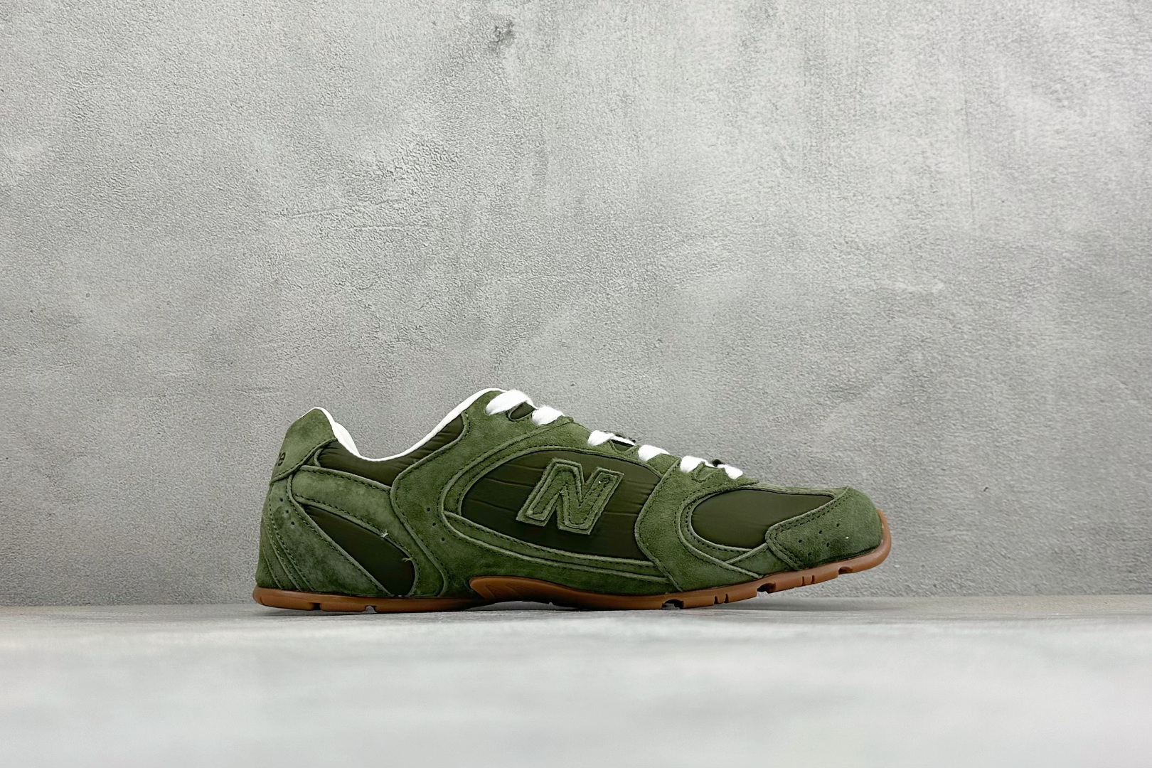 J版 Miu Miu x New Balance联名款运动鞋 New Balance 530 学院风 联名款只保留了旧版