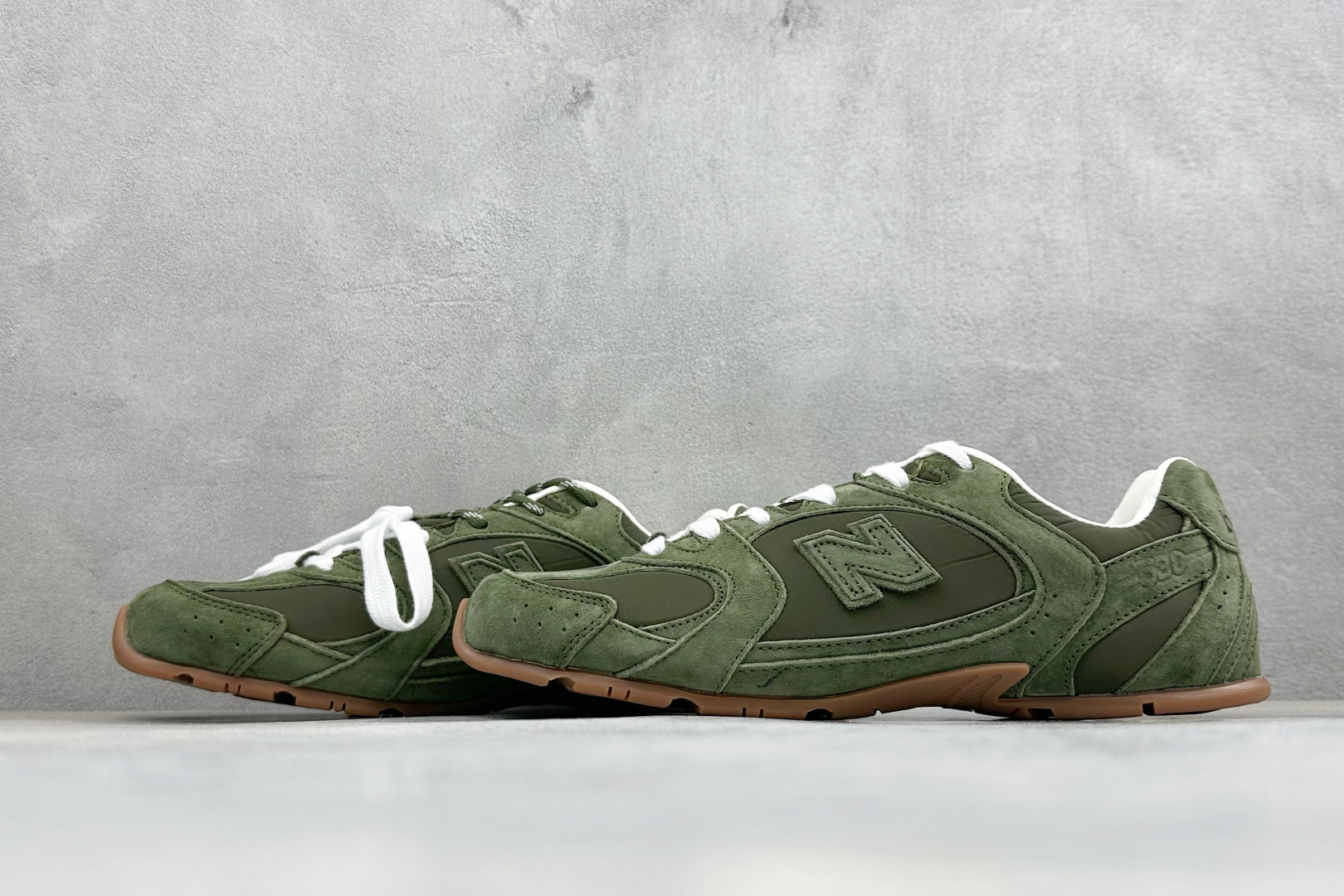 J版 Miu Miu x New Balance联名款运动鞋 New Balance 530 学院风 联名款只保留了旧版