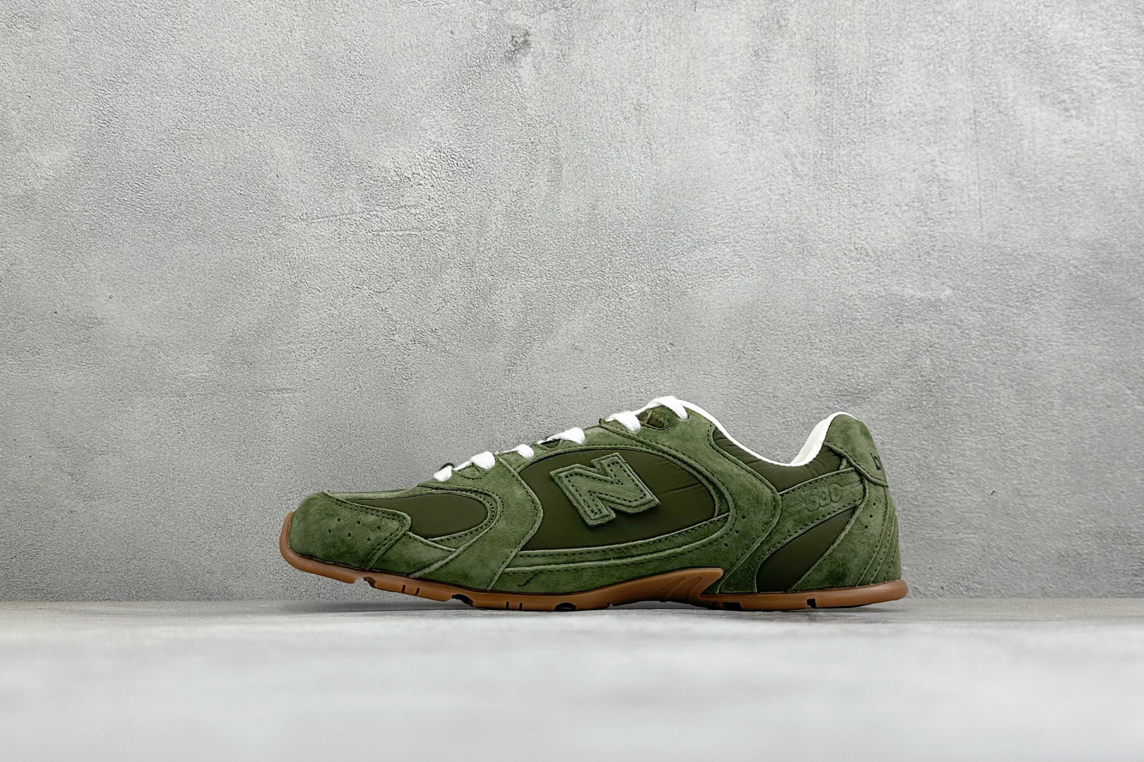 J版 Miu Miu x New Balance联名款运动鞋 New Balance 530 学院风 联名款只保留了旧版