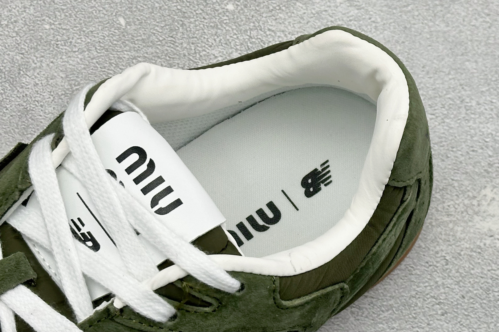 J版 Miu Miu x New Balance联名款运动鞋 New Balance 530 学院风 联名款只保留了旧版