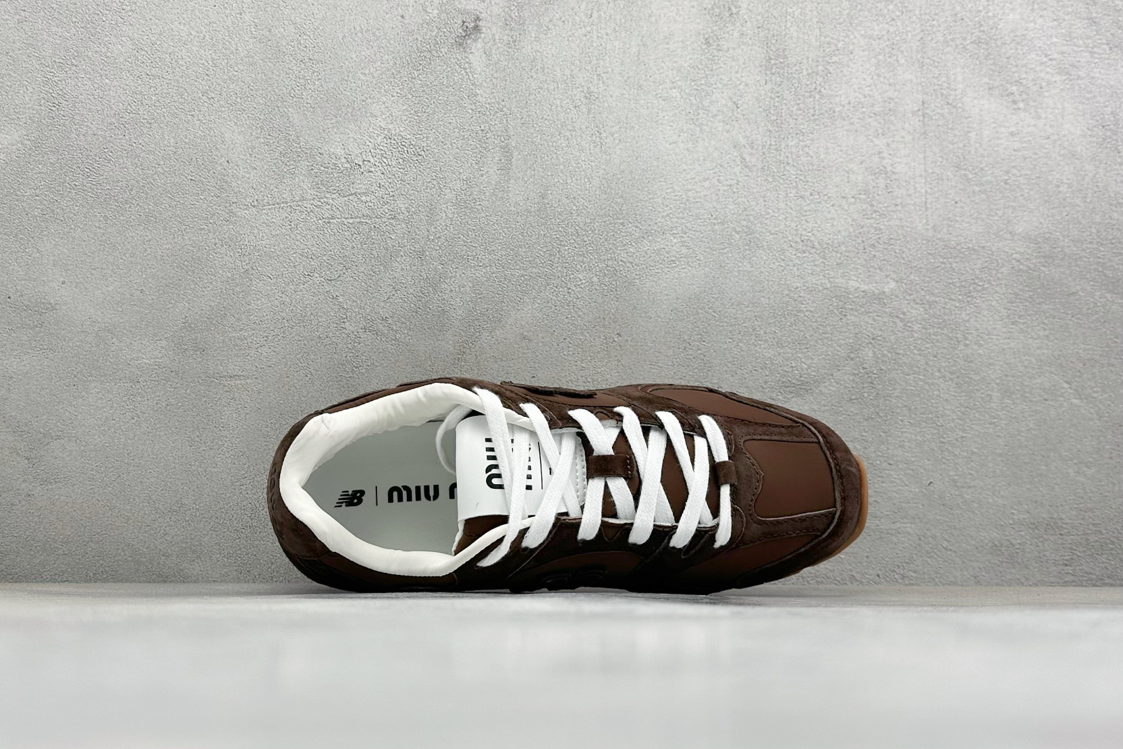 J版 Miu Miu x New Balance联名款运动鞋 New Balance 530 学院风 联名款只保留了旧版 J版 Miu Miu x New Balance联名款运动鞋 New Balance 530 学院风 联名款只保留了旧版