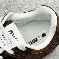 J版 Miu Miu x New Balance联名款运动鞋 New Balance 530 学院风 联名款只保留了旧版 J版 Miu Miu x New Balance联名款运动鞋 New Balance 530 学院风 联名款只保留了旧版