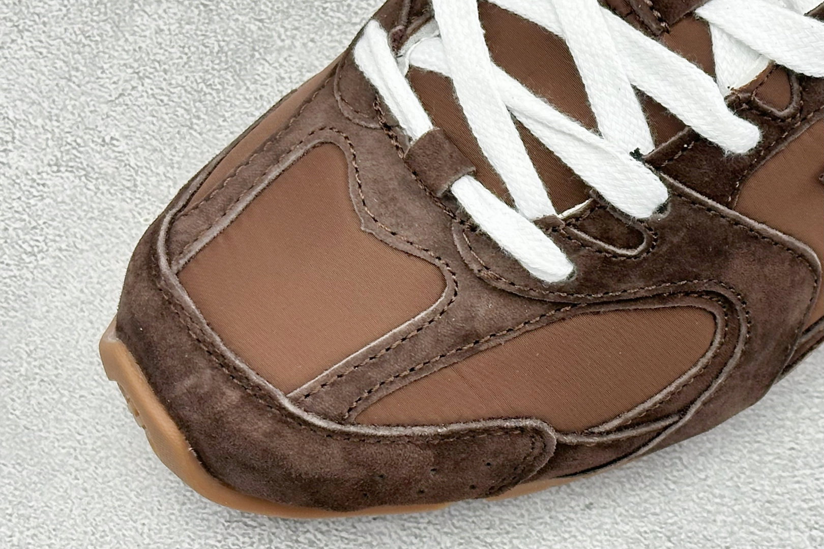 J版 Miu Miu x New Balance联名款运动鞋 New Balance 530 学院风 联名款只保留了旧版 J版 Miu Miu x New Balance联名款运动鞋 New Balance 530 学院风 联名款只保留了旧版