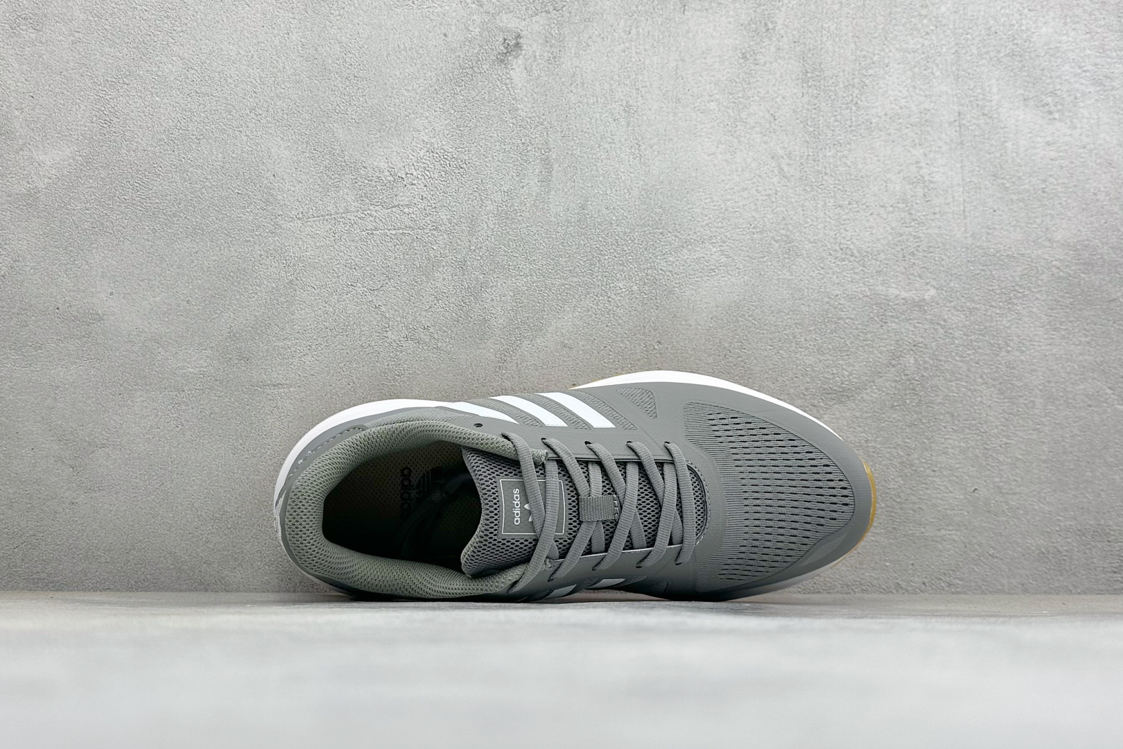 AD TUBULAR SHADOW 百搭舒适 减震耐磨 低帮运动跑鞋 货号：EG4957 尺码：39-45 