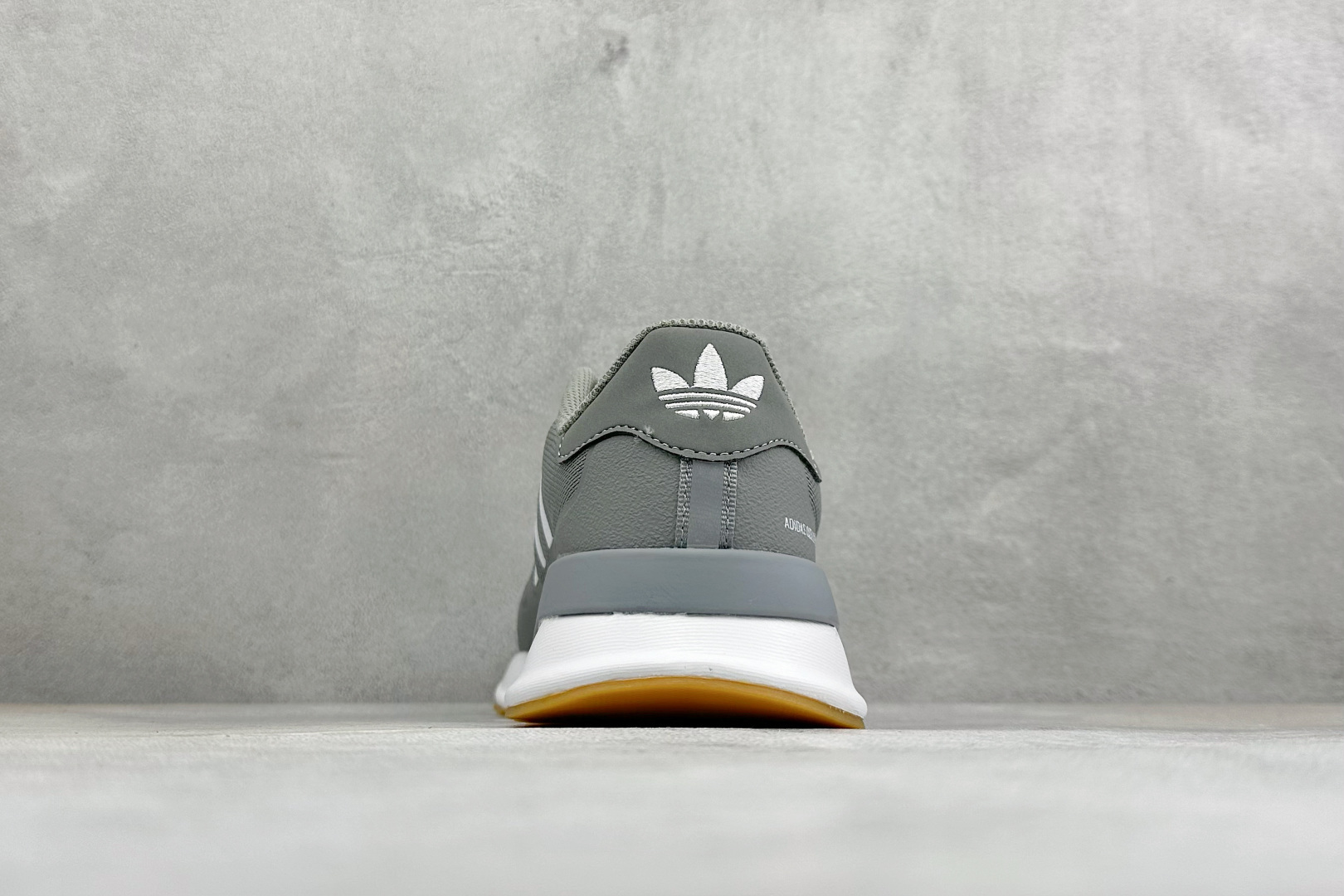 AD TUBULAR SHADOW 百搭舒适 减震耐磨 低帮运动跑鞋 货号：EG4957 尺码：39-45 