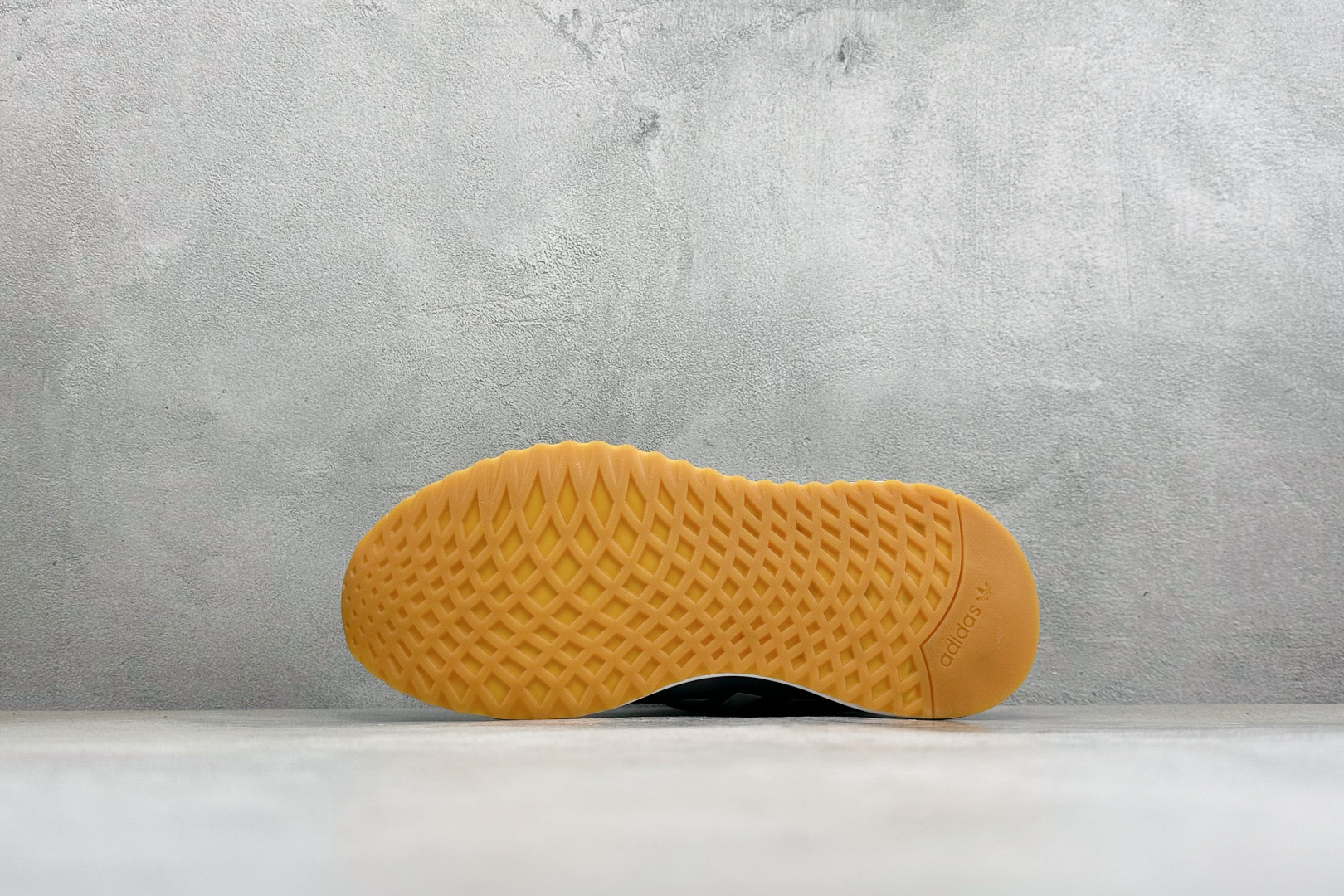 AD TUBULAR SHADOW 百搭舒适 减震耐磨 低帮运动跑鞋 货号：EG4957 尺码：39-45 
