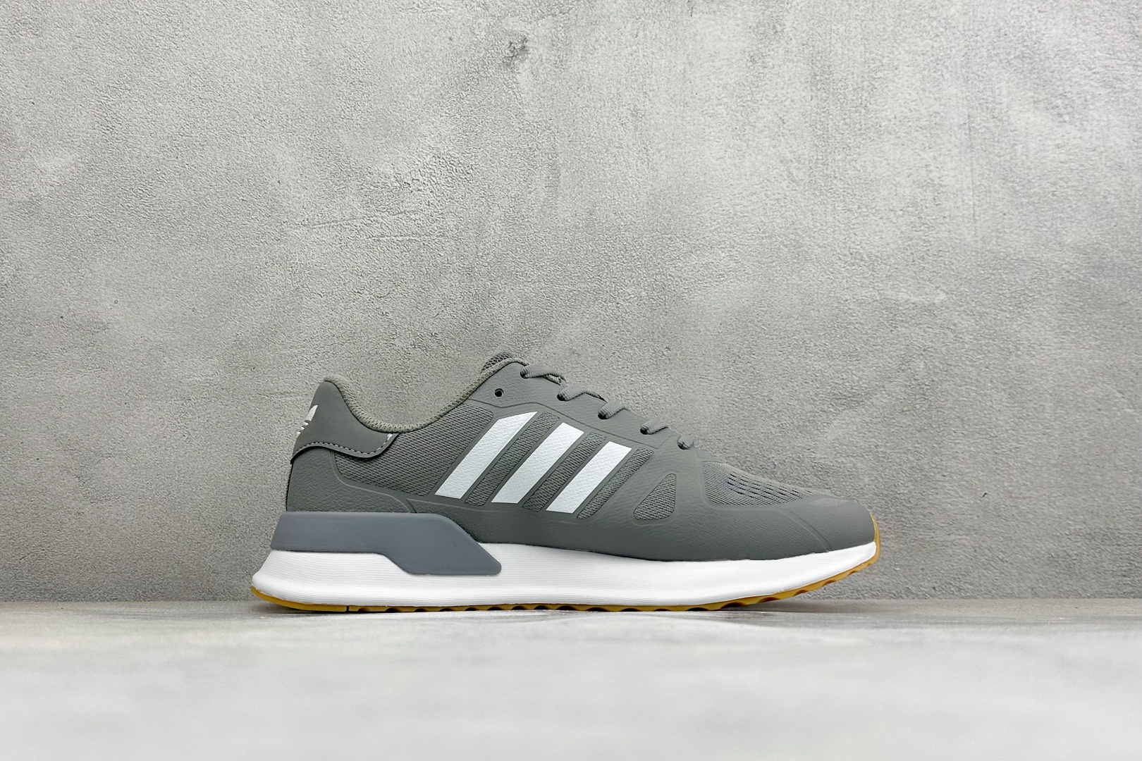 AD TUBULAR SHADOW 百搭舒适 减震耐磨 低帮运动跑鞋 货号：EG4957 尺码：39-45 