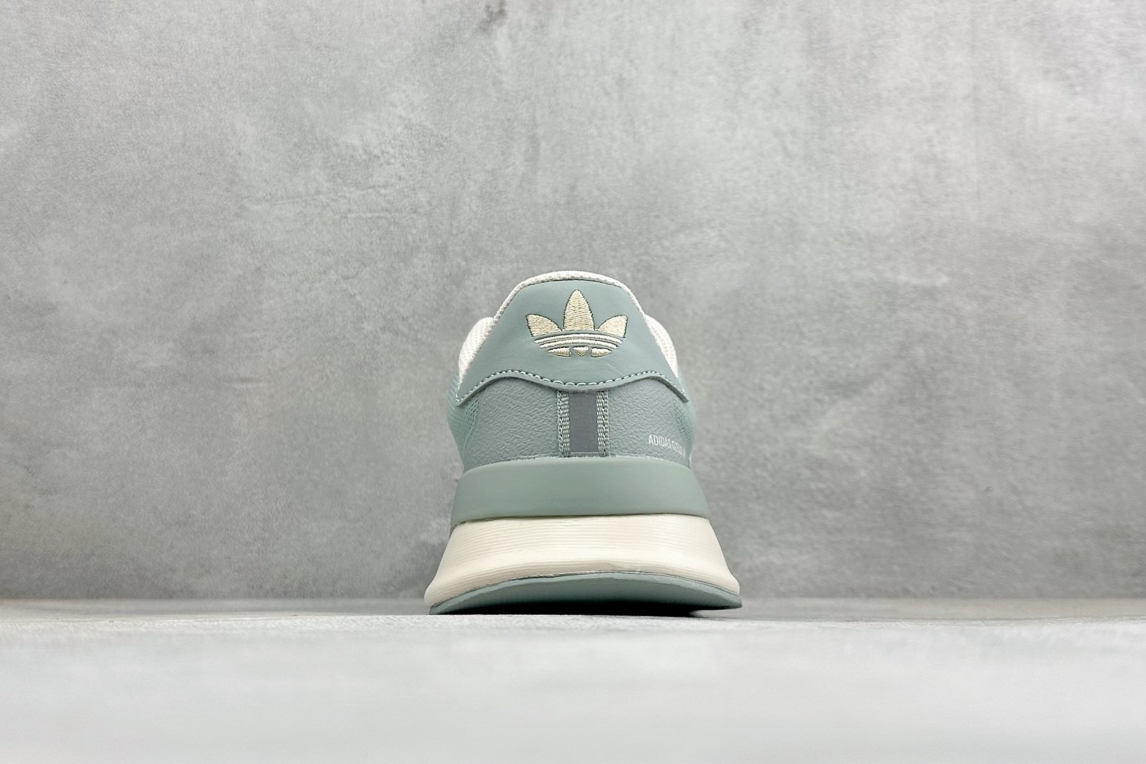 AD TUBULAR SHADOW 百搭舒适 减震耐磨 低帮运动跑鞋 货号：EG4959 尺码：39-45 