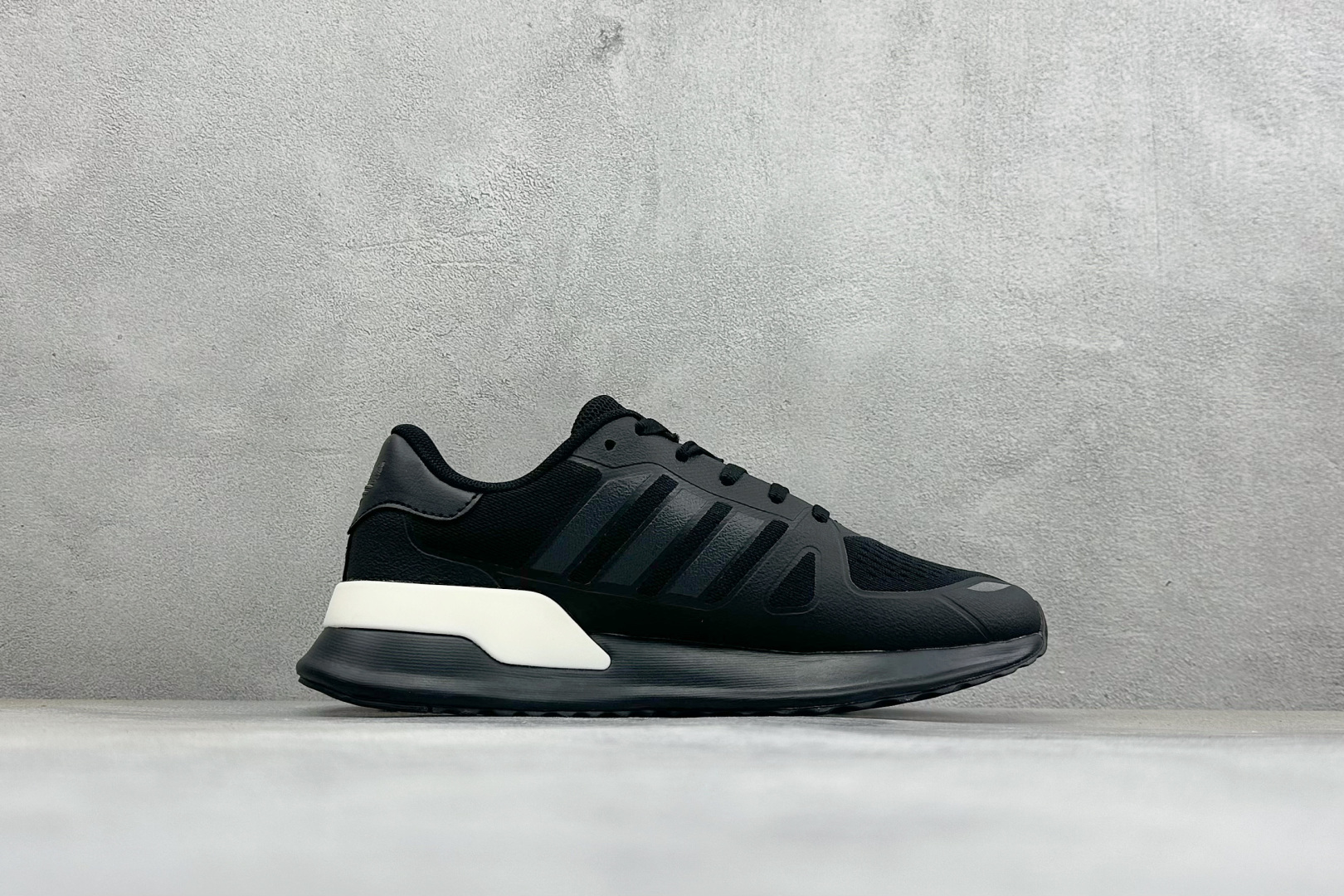 AD TUBULAR SHADOW 百搭舒适 减震耐磨 低帮运动跑鞋 货号：EG4953 尺码：39-45 
