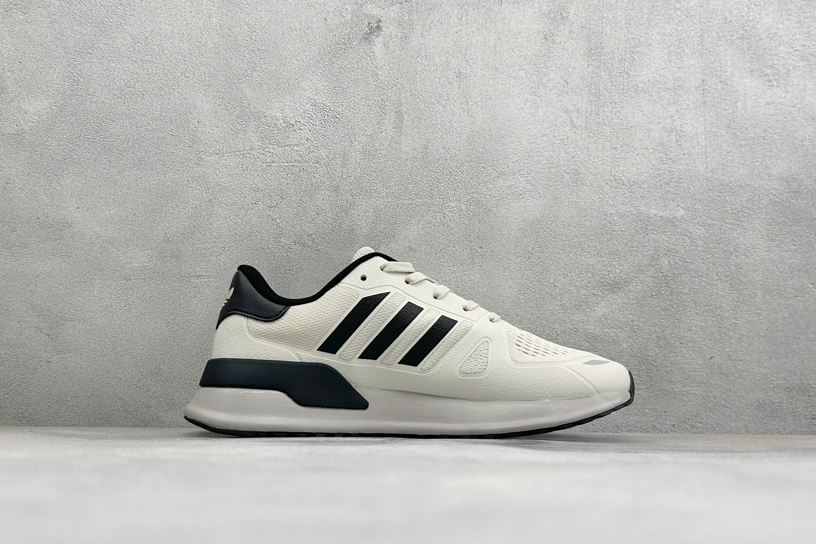 AD TUBULAR SHADOW 百搭舒适 减震耐磨 低帮运动跑鞋 货号：EG4956 尺码：39-45 
