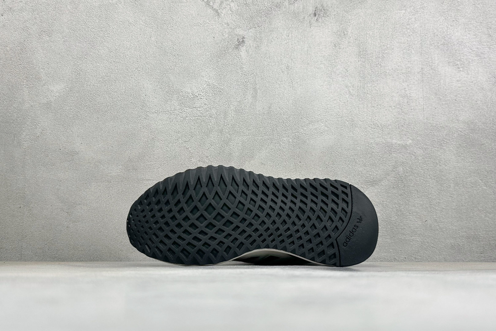 AD TUBULAR SHADOW 百搭舒适 减震耐磨 低帮运动跑鞋 货号：EG4956 尺码：39-45 