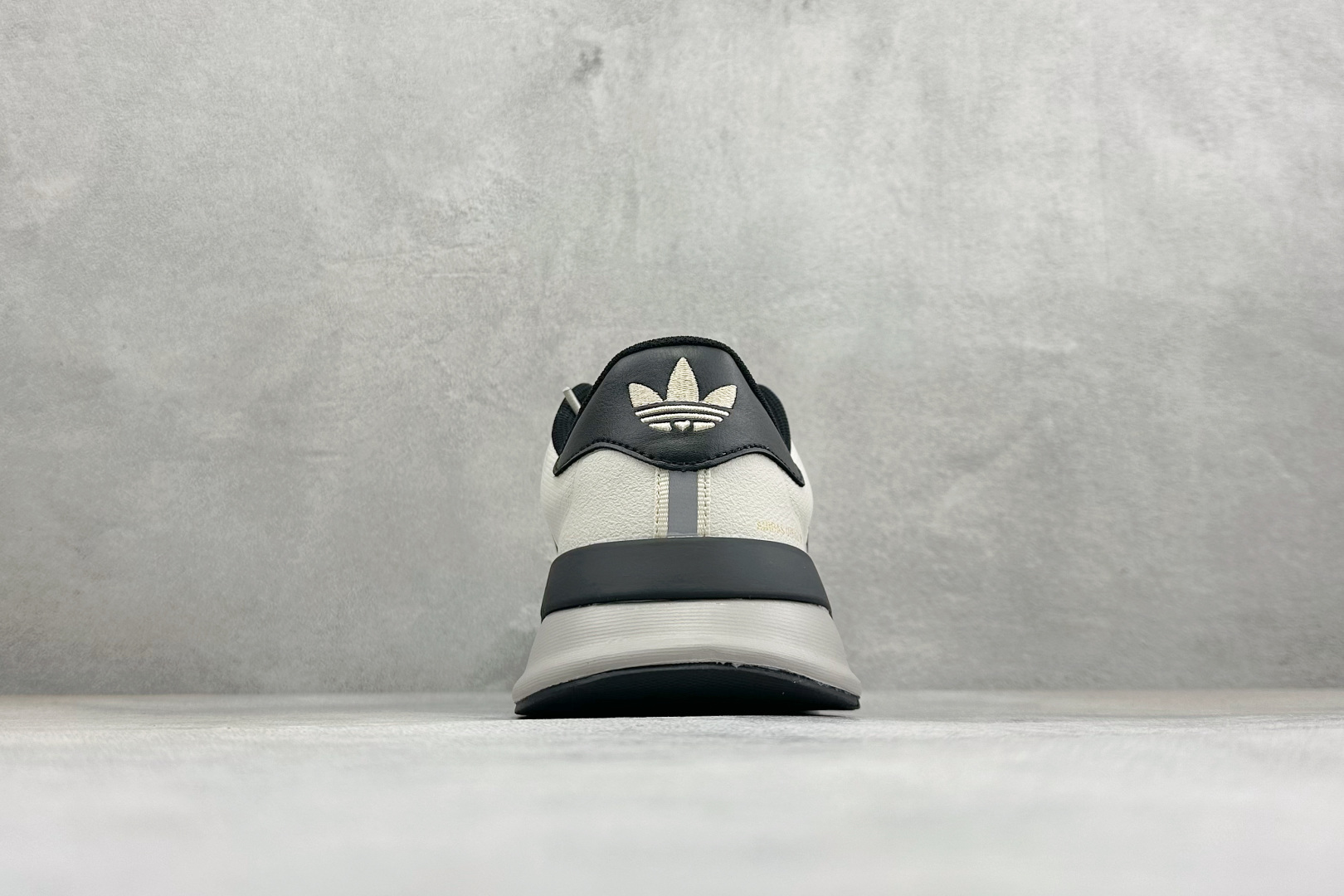 AD TUBULAR SHADOW 百搭舒适 减震耐磨 低帮运动跑鞋 货号：EG4956 尺码：39-45 