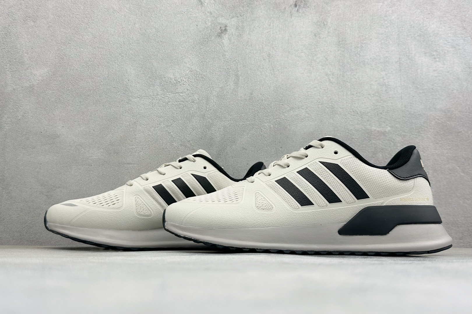 AD TUBULAR SHADOW 百搭舒适 减震耐磨 低帮运动跑鞋 货号：EG4956 尺码：39-45 