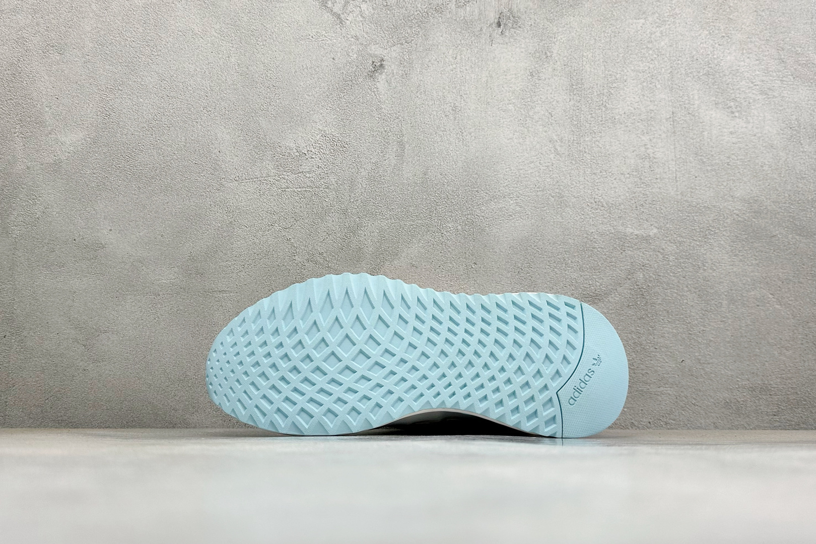 AD TUBULAR SHADOW 百搭舒适 减震耐磨 低帮运动跑鞋 货号：EG4914 尺码：36-40 