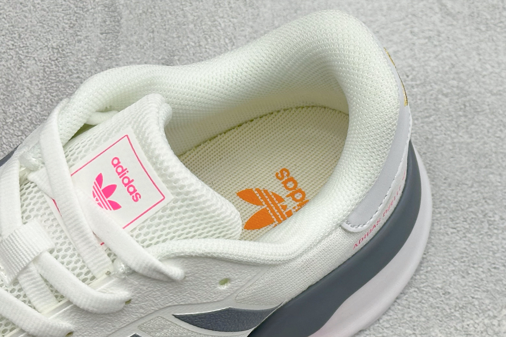 AD TUBULAR SHADOW 百搭舒适 减震耐磨 低帮运动跑鞋 货号：EG4911 尺码：36-45 