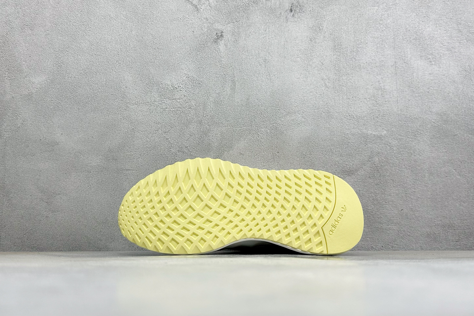 AD TUBULAR SHADOW 百搭舒适 减震耐磨 低帮运动跑鞋 货号：EG4913 尺码：36-45 