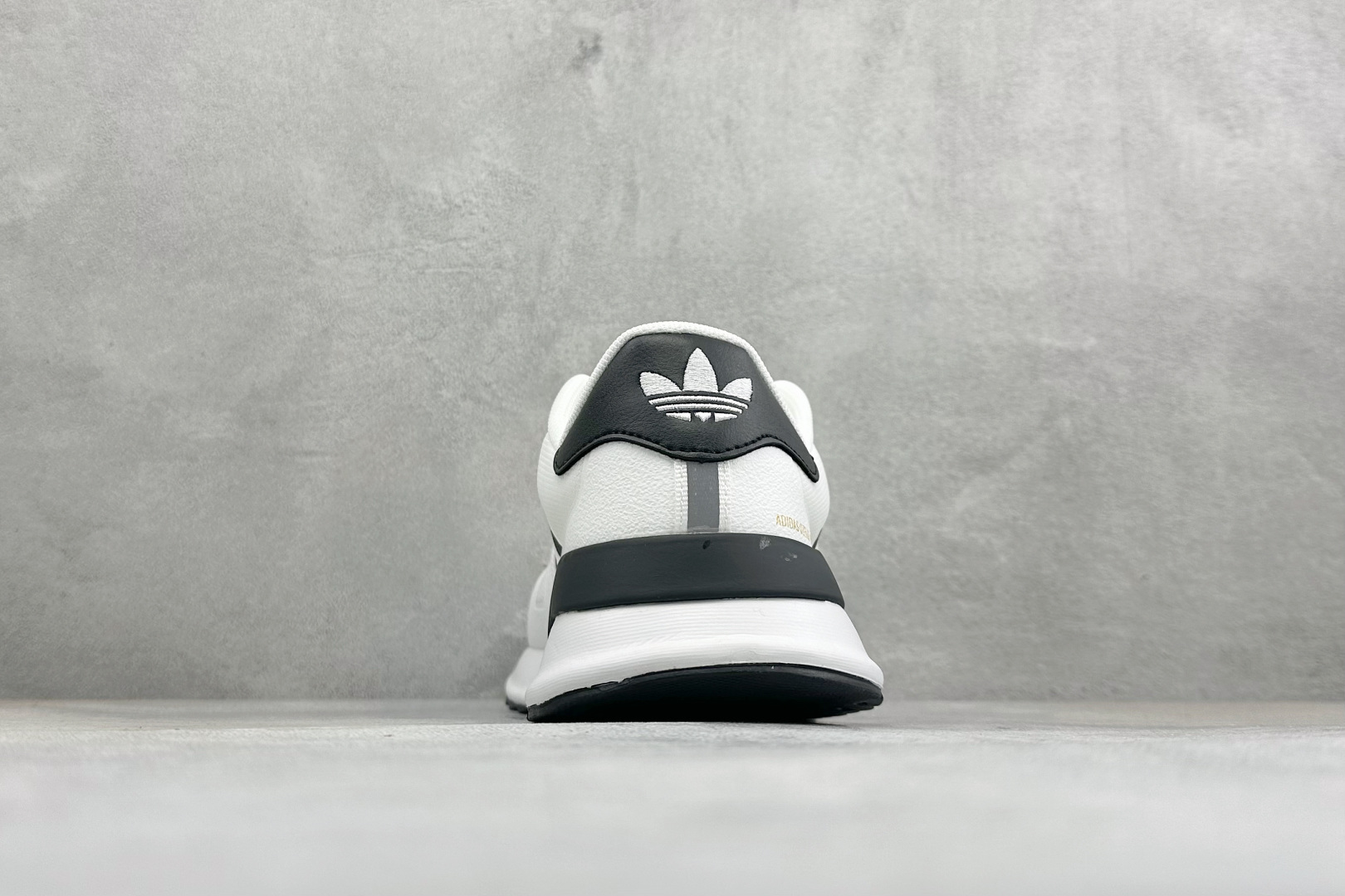 AD TUBULAR SHADOW 百搭舒适 减震耐磨 低帮运动跑鞋 货号：EG4954 尺码：36-45 
