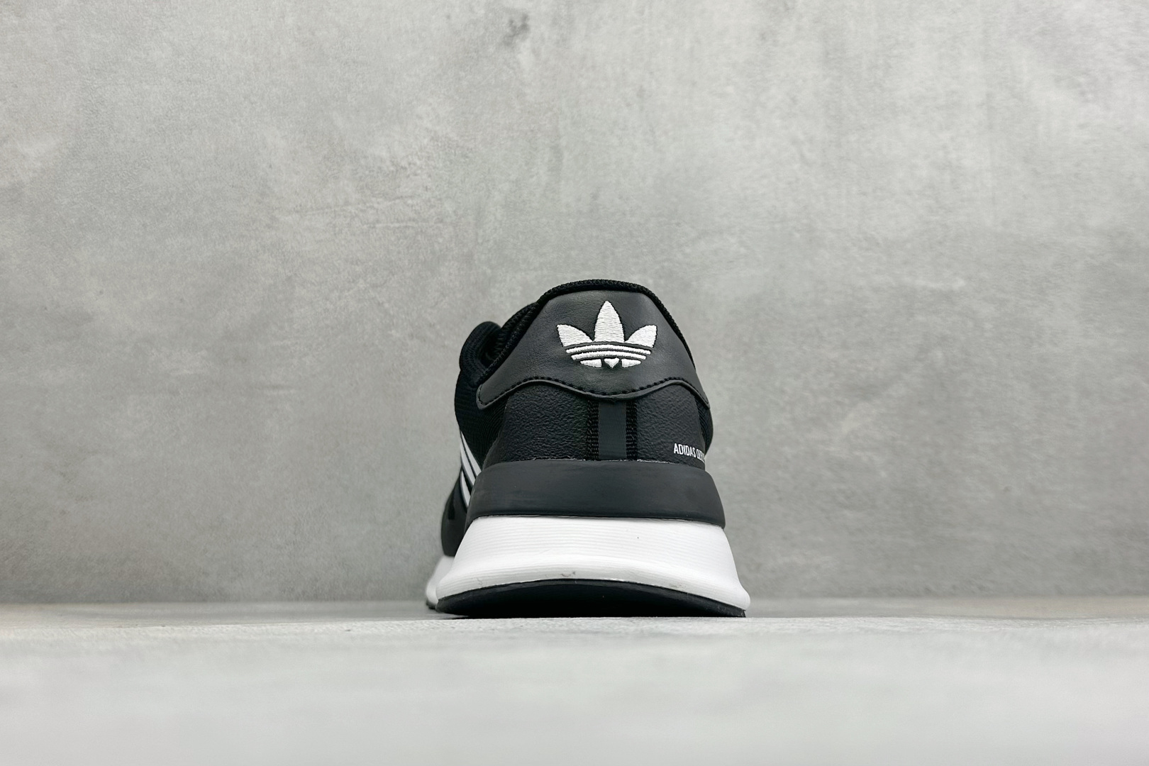 AD TUBULAR SHADOW 百搭舒适 减震耐磨 低帮运动跑鞋 货号：EG4951 尺码：36-45 