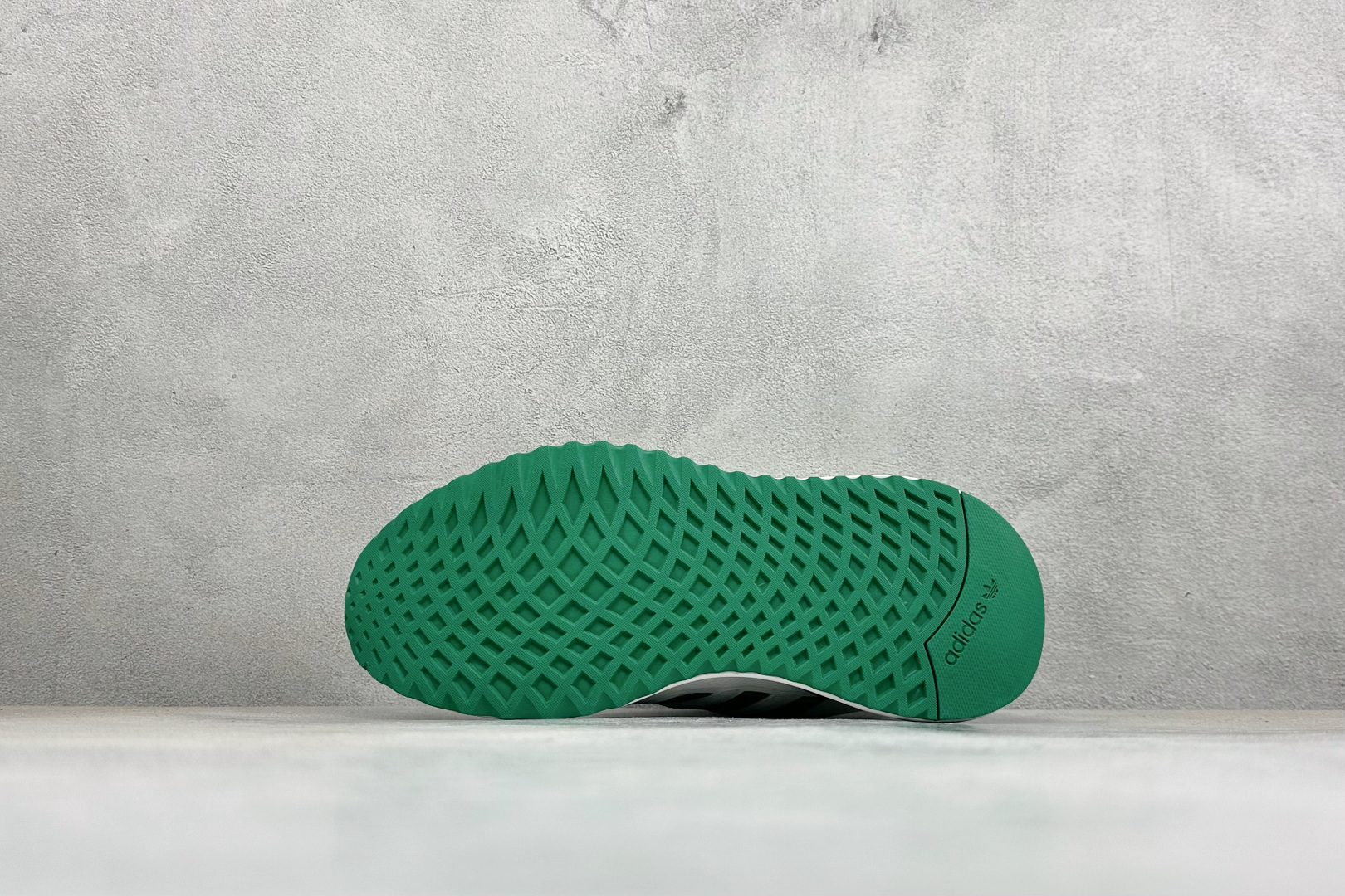 AD TUBULAR SHADOW 百搭舒适 减震耐磨 低帮运动跑鞋 货号：EG4912 尺码：36-45 