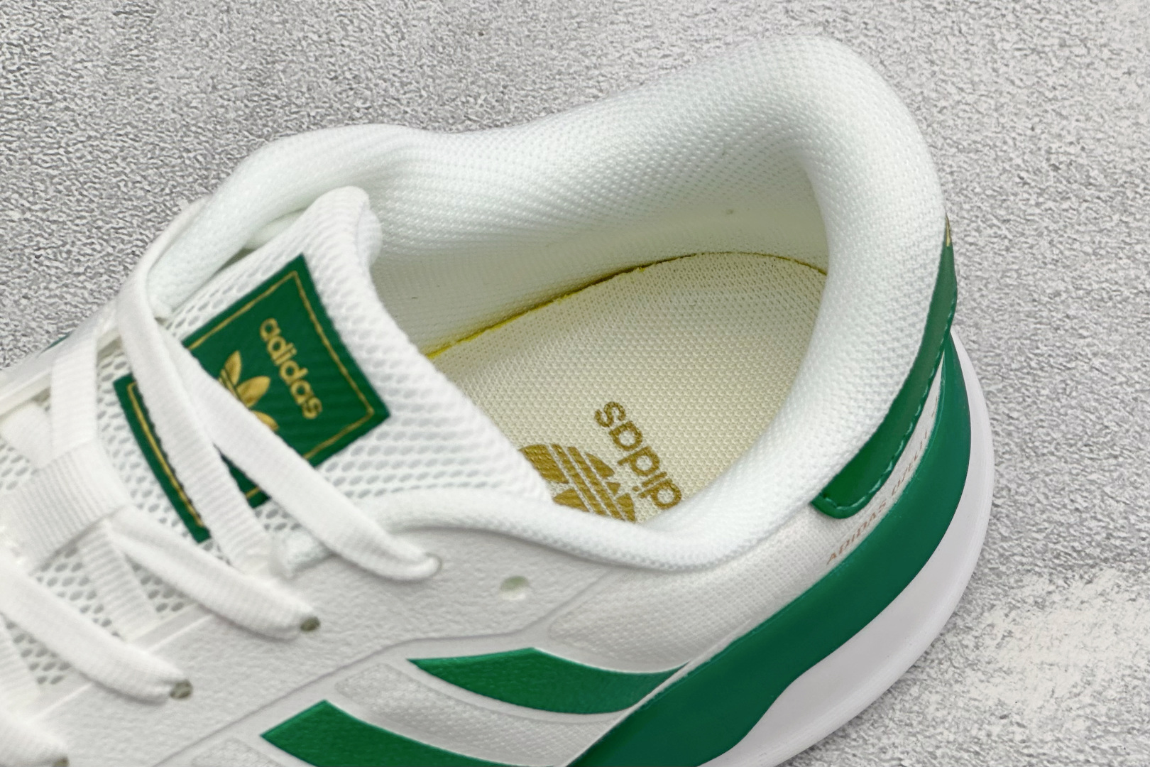 AD TUBULAR SHADOW 百搭舒适 减震耐磨 低帮运动跑鞋 货号：EG4912 尺码：36-45 
