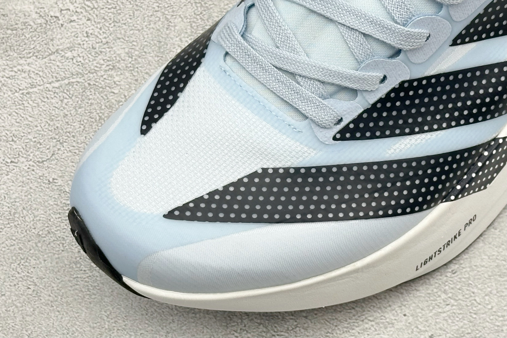 TY版AD ADIZERO EVO SL 2 阿迪超轻透气缓震跑鞋 以令人难以置信的138克重量，刷新了跑鞋轻量化的记录
