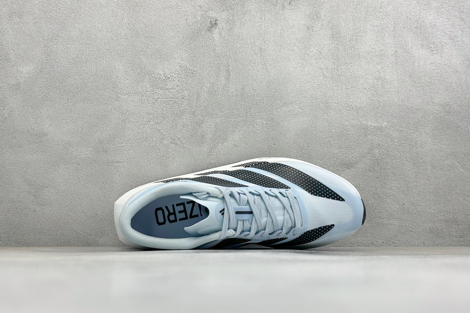 TY版AD ADIZERO EVO SL 2 阿迪超轻透气缓震跑鞋 以令人难以置信的138克重量，刷新了跑鞋轻量化的记录