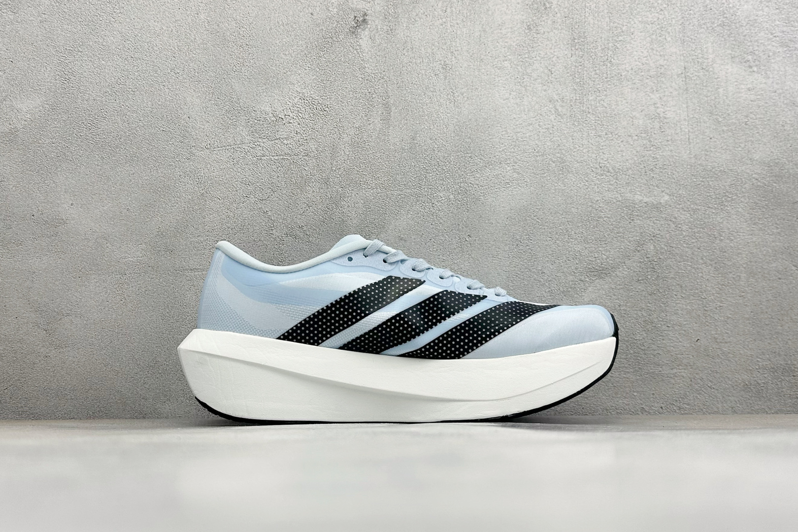 TY版AD ADIZERO EVO SL 2 阿迪超轻透气缓震跑鞋 以令人难以置信的138克重量，刷新了跑鞋轻量化的记录