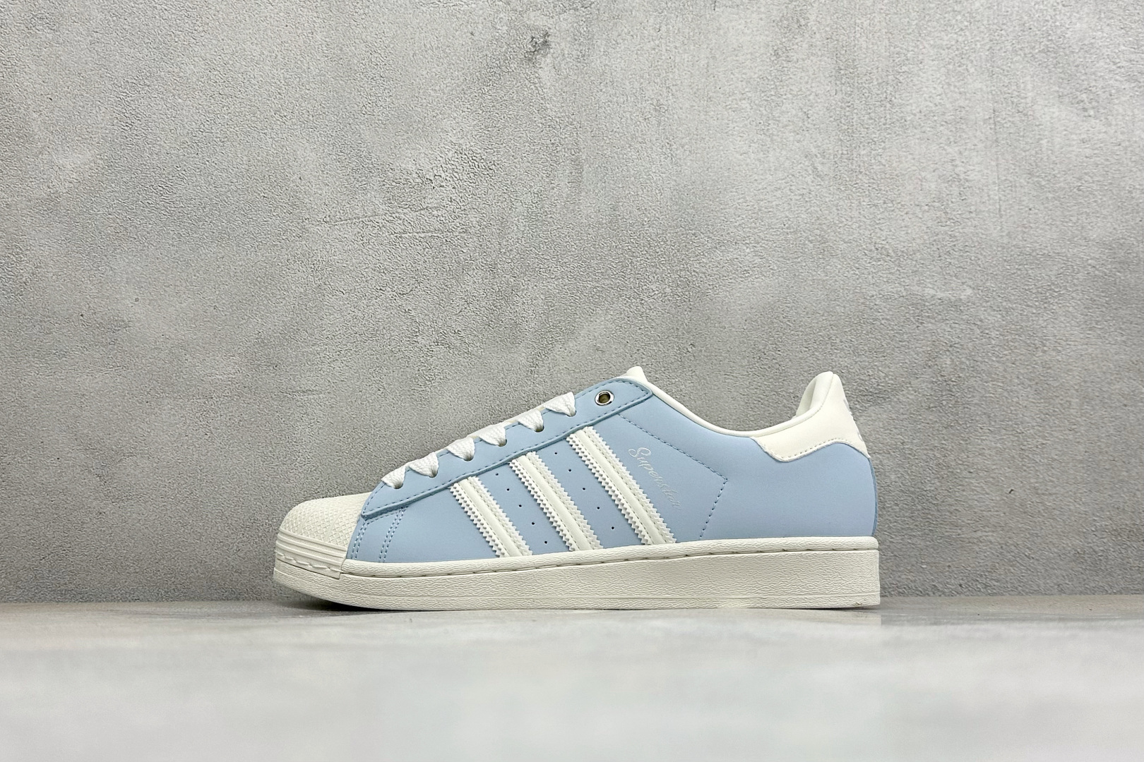 D版AD Originals Superstar 贝壳头板鞋 采用全新头层拼接皮革材质 后跟采用特色3D立体印字 渠道正 D版AD Originals Superstar 贝壳头板鞋 采用全新头层拼接皮革材质 后跟采用特色3D立体印字 渠道正
