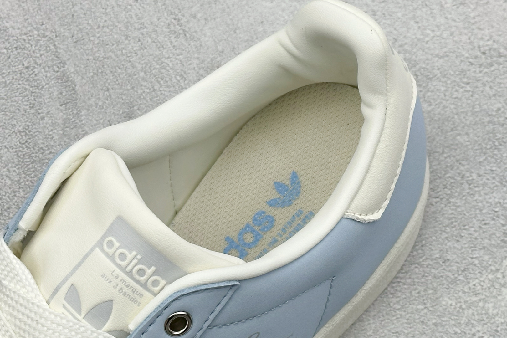 D版AD Originals Superstar 贝壳头板鞋 采用全新头层拼接皮革材质 后跟采用特色3D立体印字 渠道正 D版AD Originals Superstar 贝壳头板鞋 采用全新头层拼接皮革材质 后跟采用特色3D立体印字 渠道正