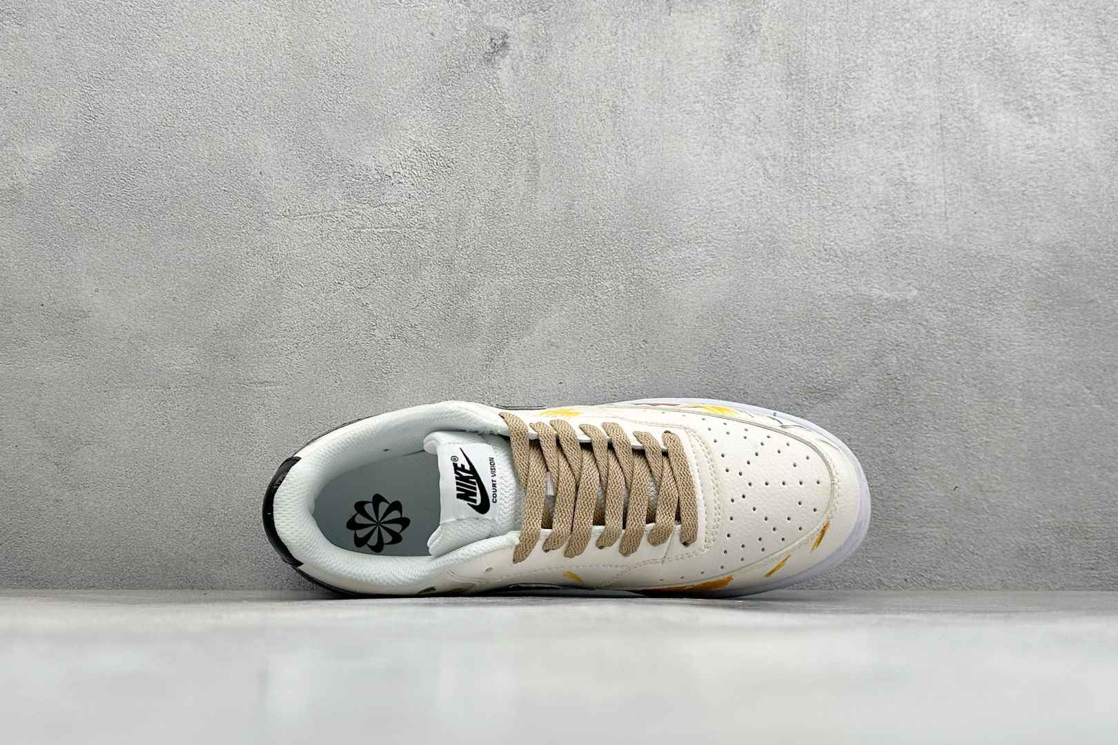 NIKE COURT VISION LO ‘DIY’定制 低帮百搭 透气休闲运动板鞋 兼顾舒适脚感和出众风范 演绎匠心之 NIKE COURT VISION LO ‘DIY’定制 低帮百搭 透气休闲运动板鞋 兼顾舒适脚感和出众风范 演绎匠心之
