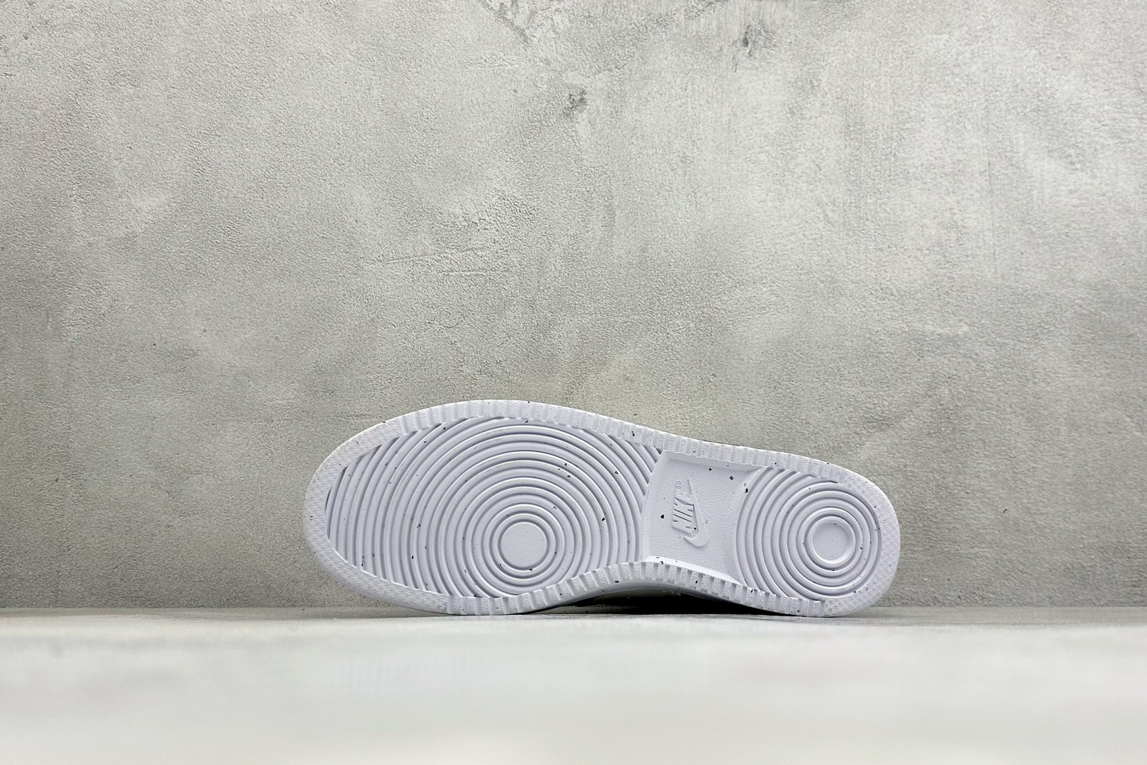 NIKE COURT VISION LO ‘DIY’定制 低帮百搭 透气休闲运动板鞋 兼顾舒适脚感和出众风范 演绎匠心之 NIKE COURT VISION LO ‘DIY’定制 低帮百搭 透气休闲运动板鞋 兼顾舒适脚感和出众风范 演绎匠心之