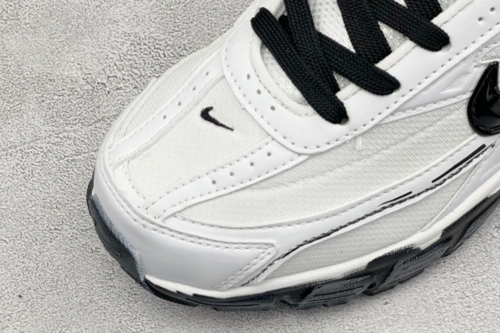 NIKE INITIATOR创始者系列复古休闲运动舒适跑鞋 采用透气网眼鞋面和支撑覆盖层，自然运动设计的Phlyon中底