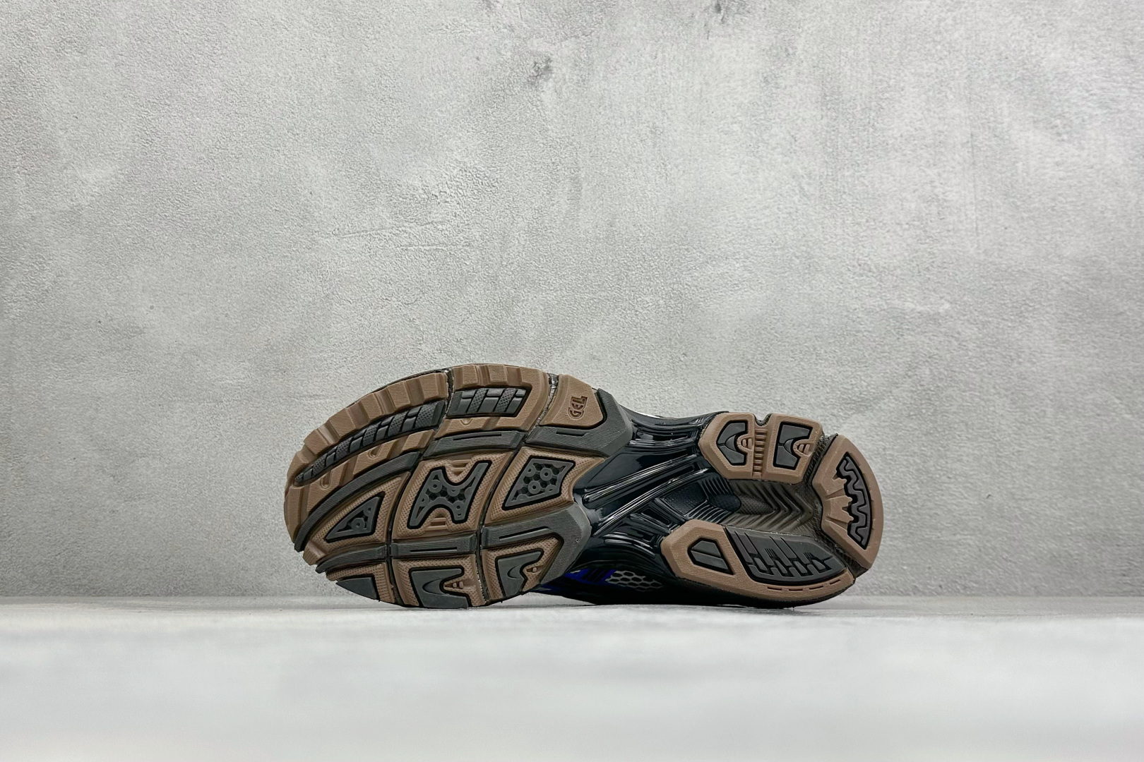 GW版Asics Gel-Kayano 14 亚瑟士运动休闲透气专业跑鞋 采用工程弹性双层再生针织密度鞋面材质 后跟3D GW版Asics Gel-Kayano 14 亚瑟士运动休闲透气专业跑鞋 采用工程弹性双层再生针织密度鞋面材质 后跟3D