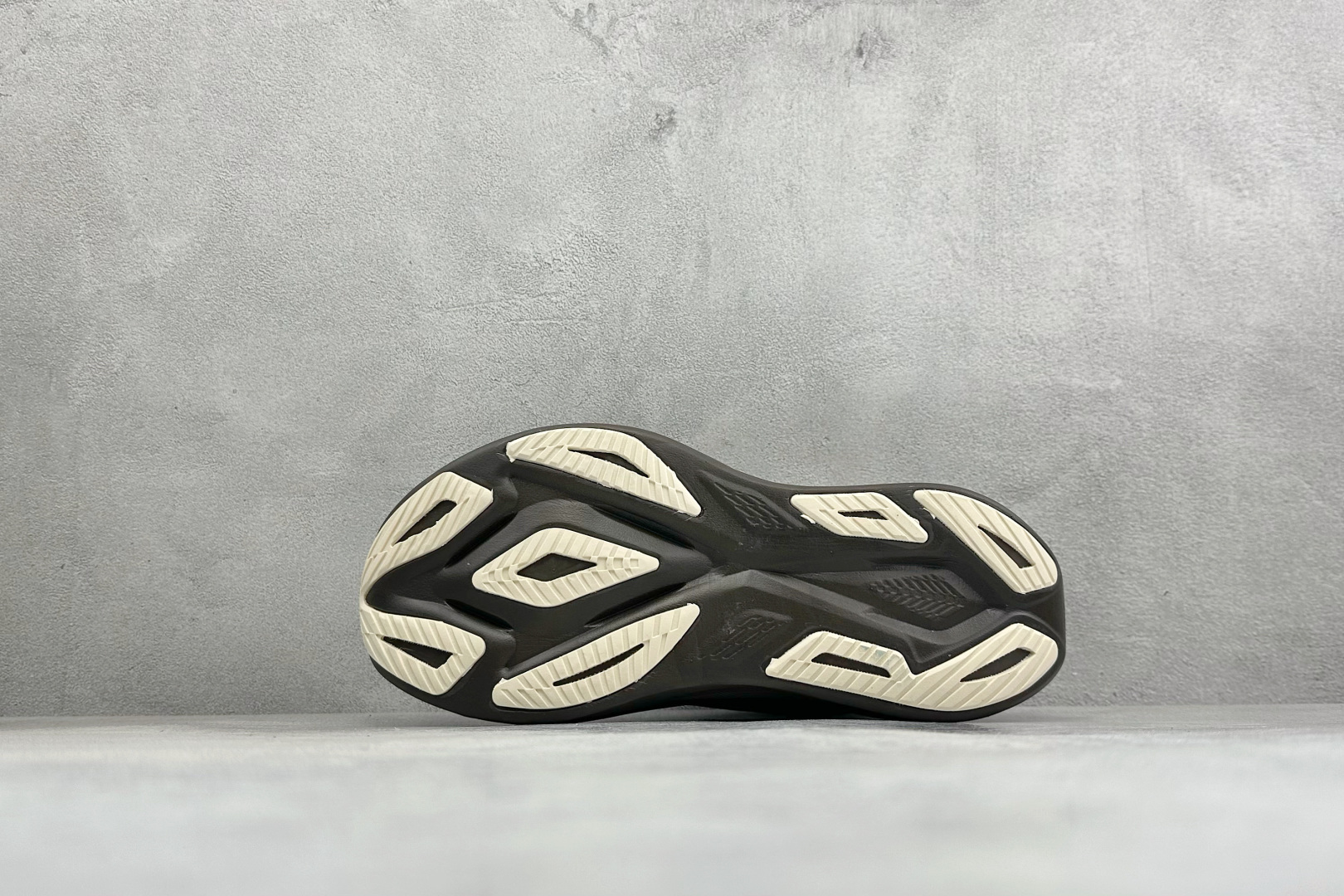 Asics Superblast 3 亚瑟士舒适透气运动跑鞋 货号：1013A188-003 尺码：36 36.5 37