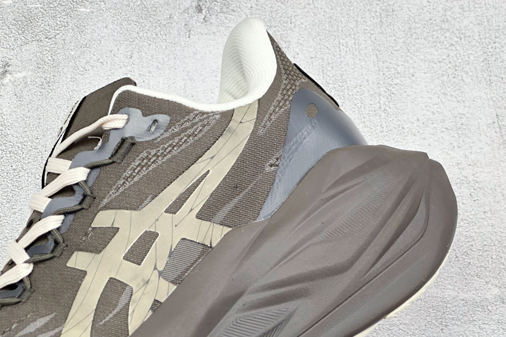 Asics Superblast 3 亚瑟士舒适透气运动跑鞋 货号：1013A188-003 尺码：36 36.5 37