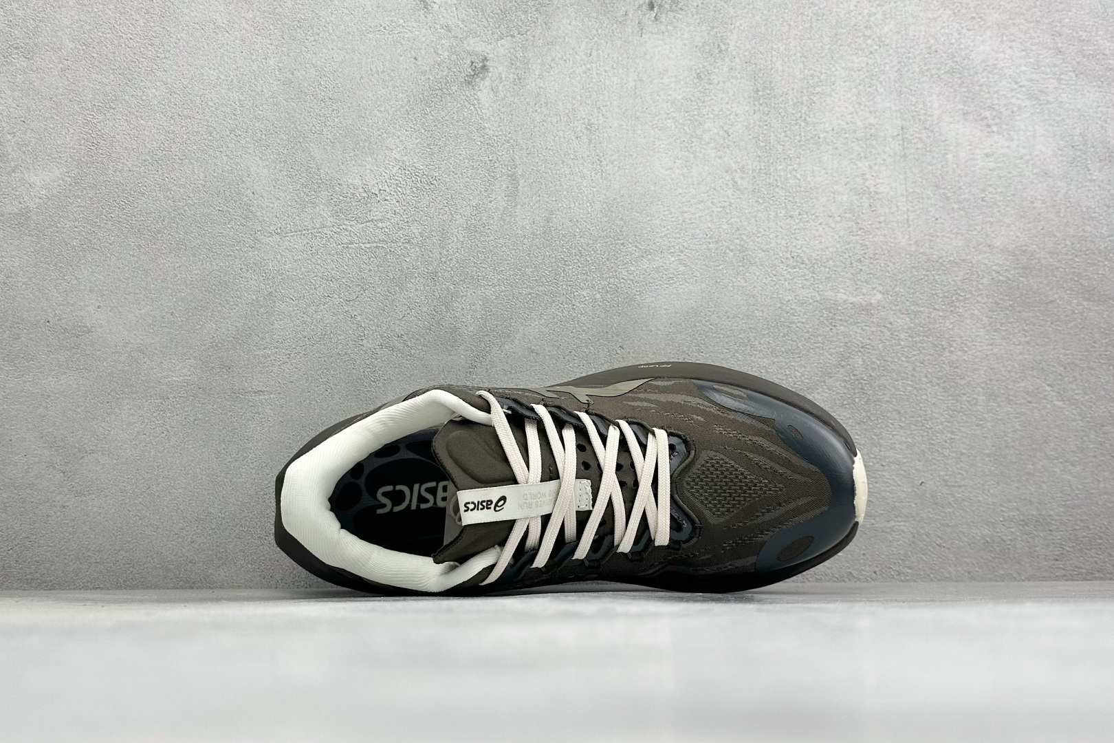 Asics Superblast 3 亚瑟士舒适透气运动跑鞋 货号：1013A188-003 尺码：36 36.5 37