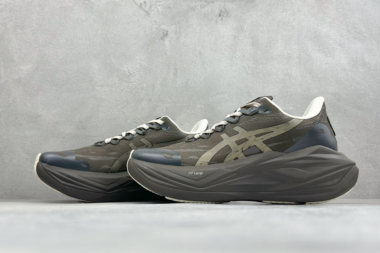 Asics Superblast 3 亚瑟士舒适透气运动跑鞋 货号：1013A188-003 尺码：36 36.5 37